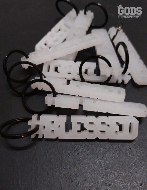 Keychain blessed white 01
